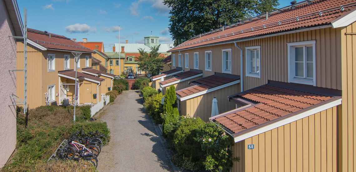 Gula trähus i Gamla staden.