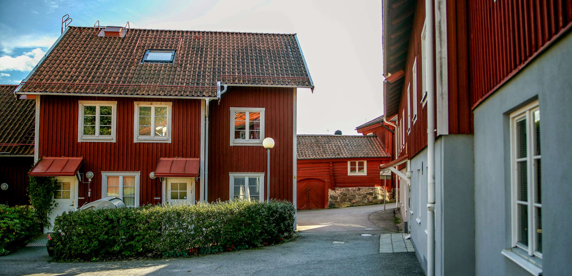 Röda hus i gamla Torshälla.