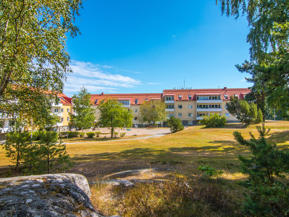 Fastigheterna på Ekenhillsvägen i Hällby.