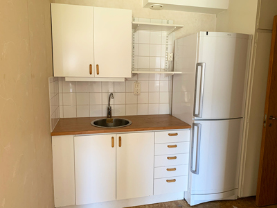 Lokal på Riktargatan 65B, kokvrå med vask och kombinerad kyl och frys,