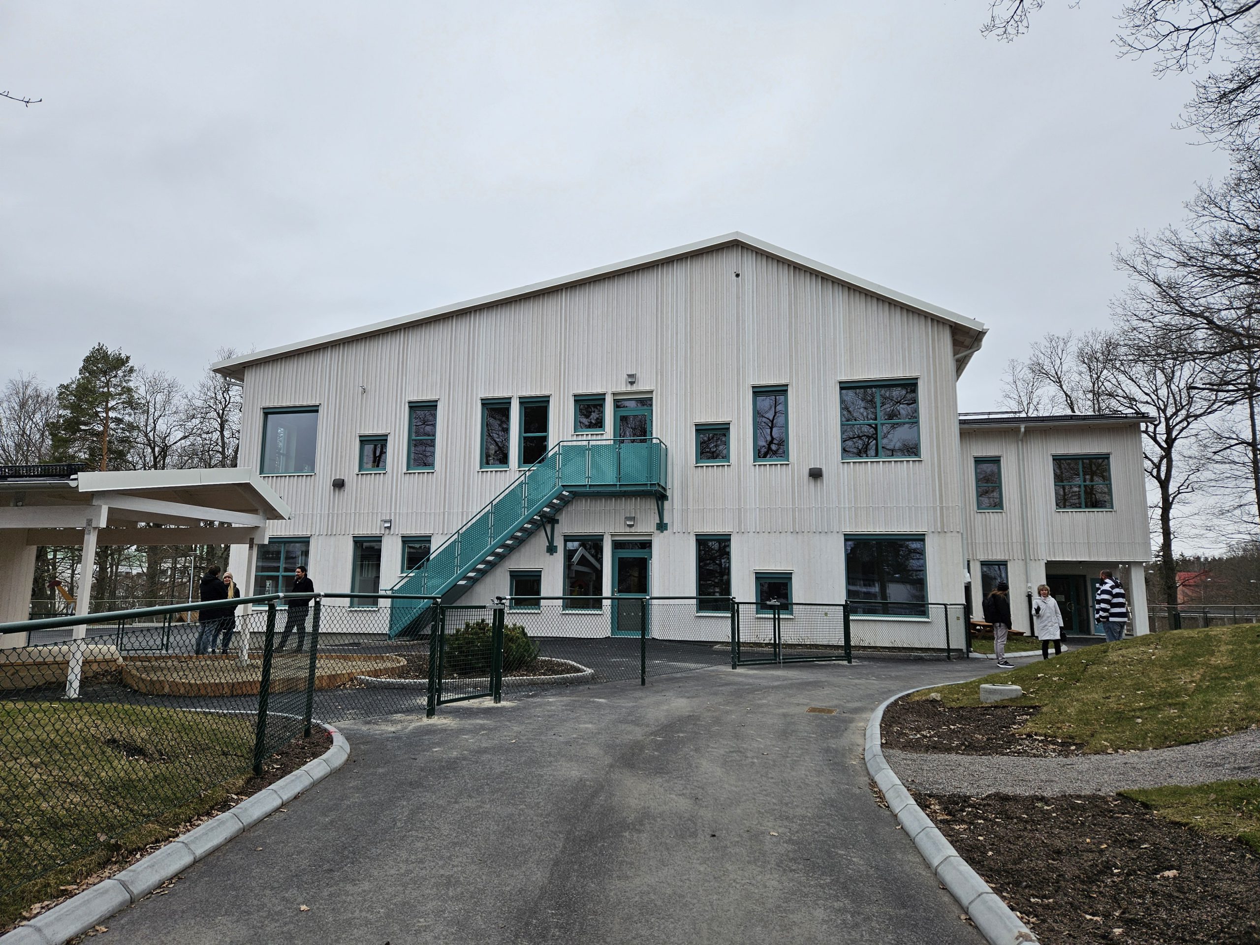 Entrén och framsida på byggnaden av Fogdegatans förskola.