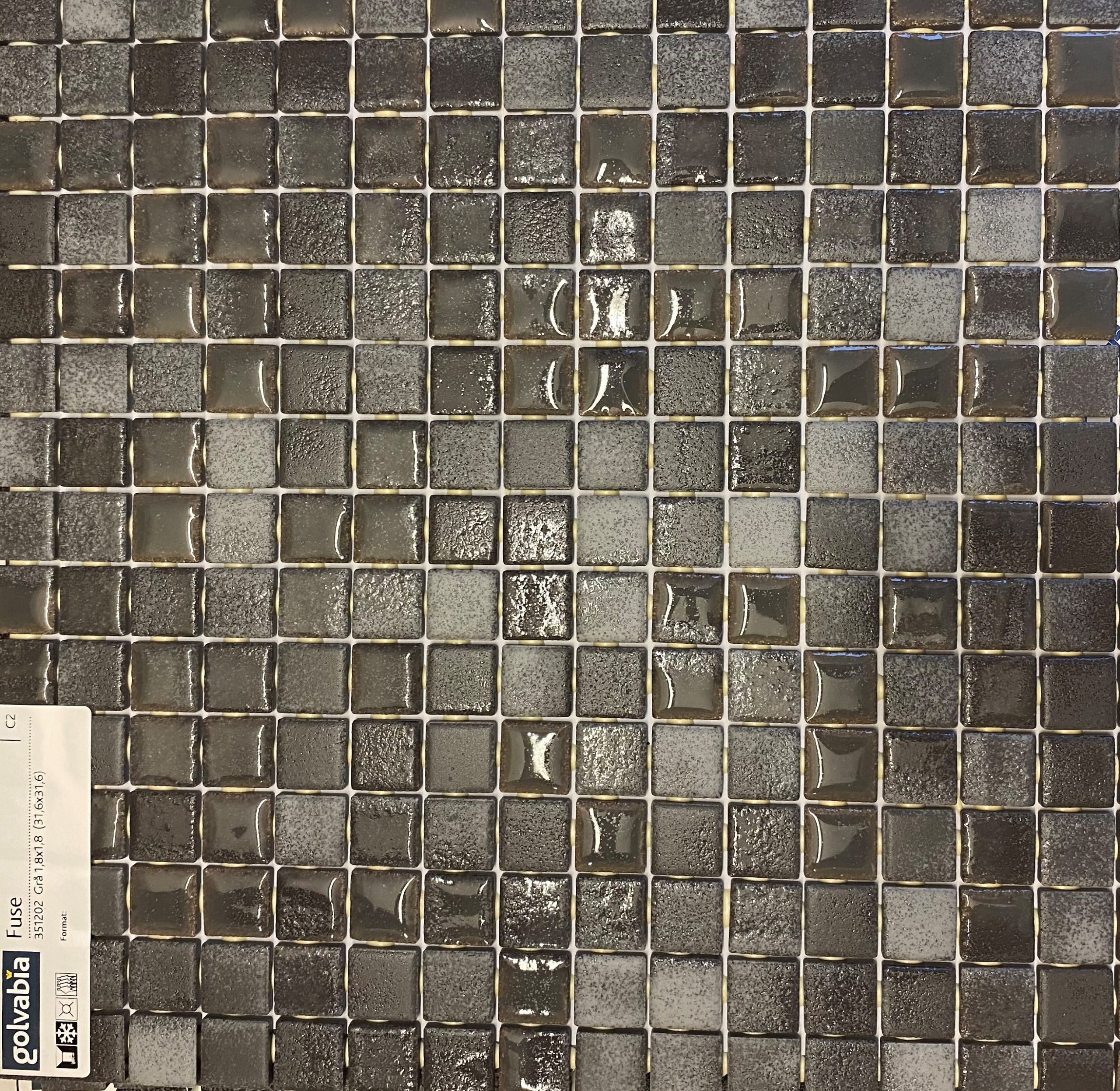 Mosaik, mörkgrå (351202)<strong><br>114kr-148kr/månad</strong>