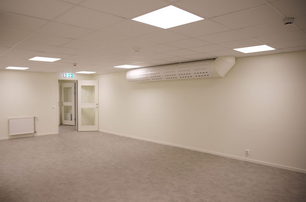 Interiör från tom renoverad lokal