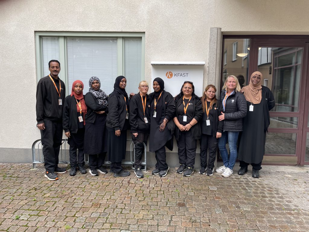 Gruppbild på Kfasts introduktionsjobbare och deras gruppchef. 